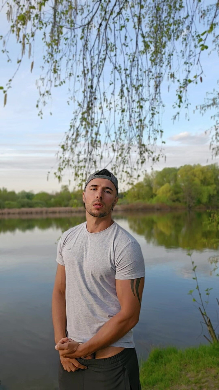 Roma_Black: Éjaculation dans la nature