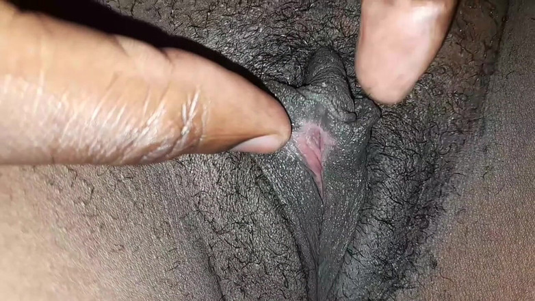 SweetCake: मलाईदार चूत की मालिश बड़े काले लंड के साथ चुदाई के लिए तैयार हो रही है