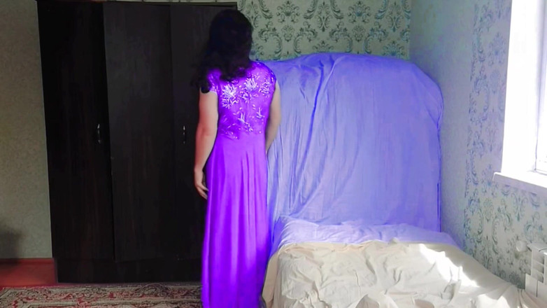 Kitty_Cross: Солодка транс-красуня смокче бульбашки під блакитним небом