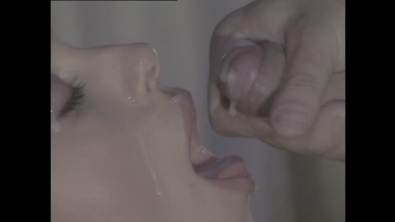 pornitaliangraffiti: La Ragazza Lo Prende Nel Culo Sul Tavolino