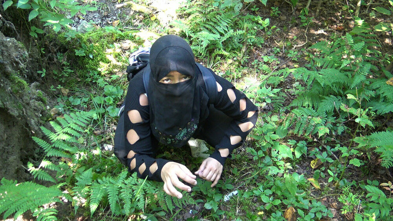 Souzan Halabi: 국경을 넘어 이슬람 십대를 따먹는 미국 군인