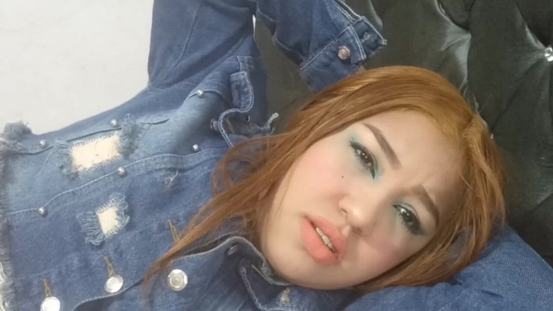 Pikaa6: Šukání velkých prsou do obličeje