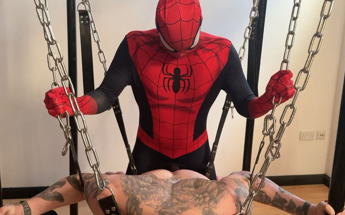 Danny Baldwin: Cowok kulit hitam kontol besar lagi asik ngentot spiderman sling