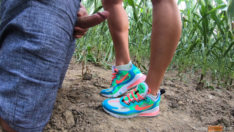 Yummy Couple: Had to kneel down in the field and cum on...