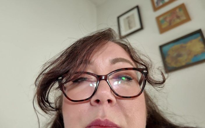 cutejayne: L'adorabile matrigna bbw grassoccia ha bisogno di essere allevata