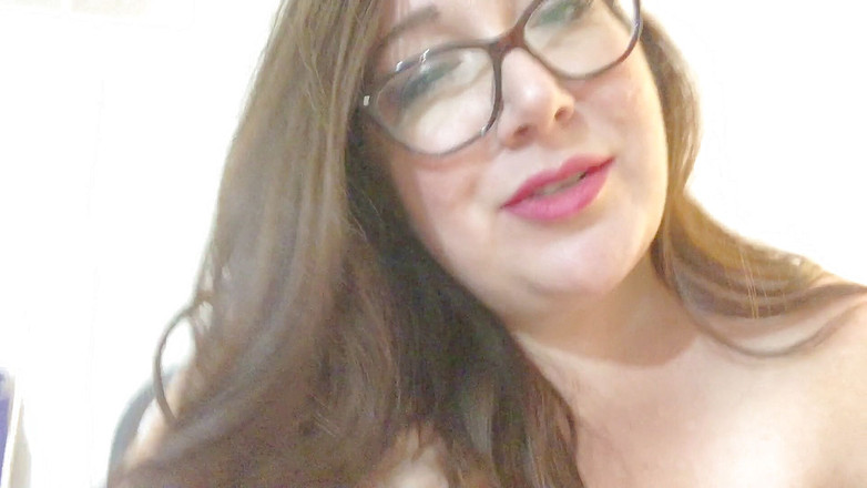 cutejayne: Shrunken en masturberen op je stiefmoeder