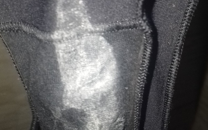 Tim46: 我的邻居流着白浆的内裤