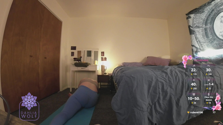 Dahlia Wolf: Sexig yoga livestream