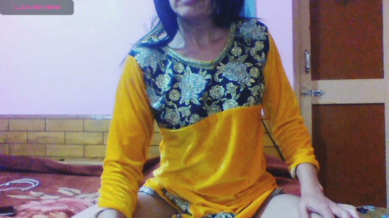 Bolly Karma: MILF luar biasa sukakan seks