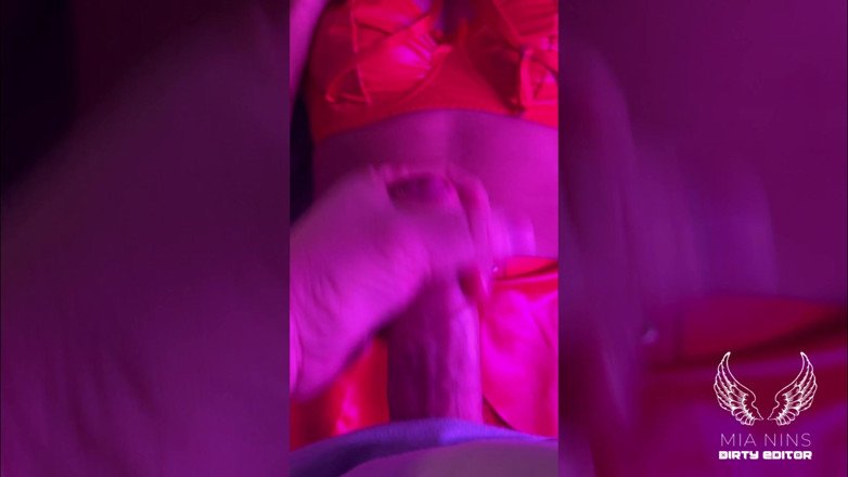Mianins: Látex rojo ignora la limpieza de semen con latinas mianinas