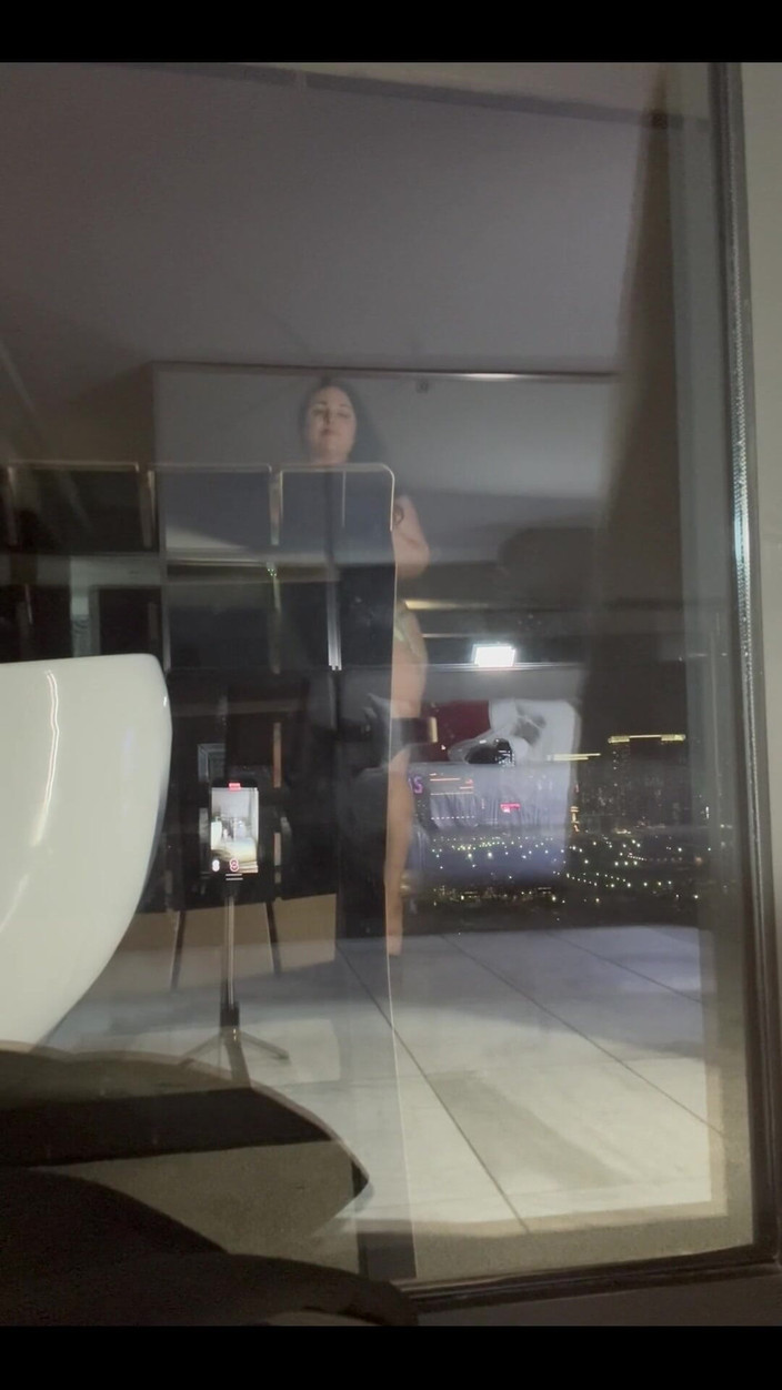 Amanda Thickk: Video của BTS về buổi chụp hình gần đây