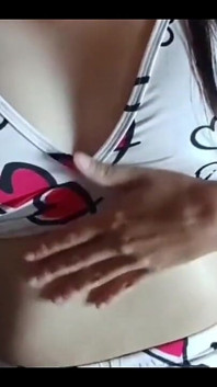 Tenente da polícia se masturba no banheiro da estação em Comombia