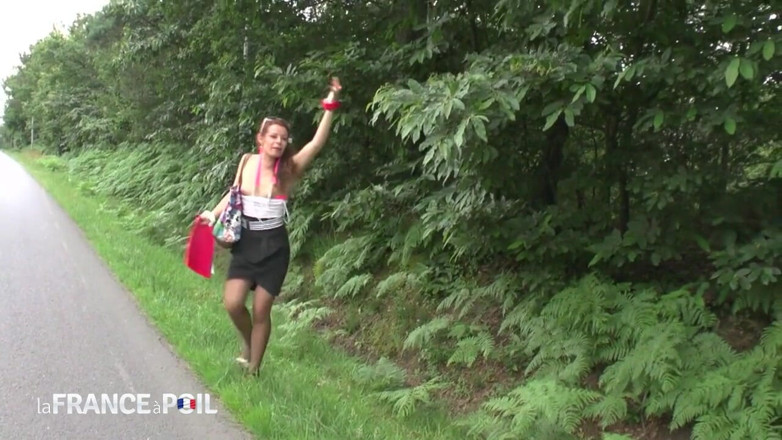 Rue Chaude: Slutty hitchhiker fucks for ride