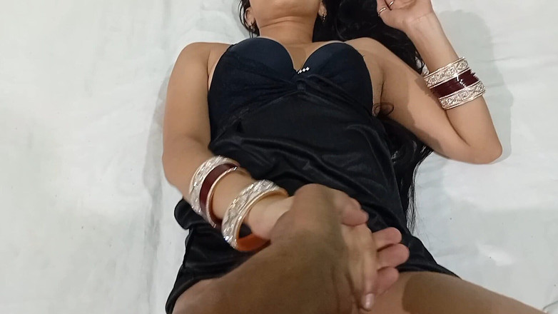 Dearshivani: 내 친구의 아내에게 행복한 기념일.