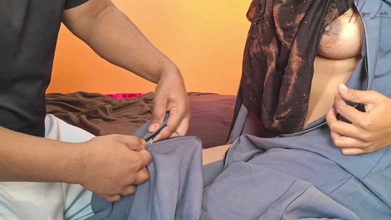 Hope Love: Güzel tesettürlü kız üvey erkek kardeşiyle misyoner seks yapıyor