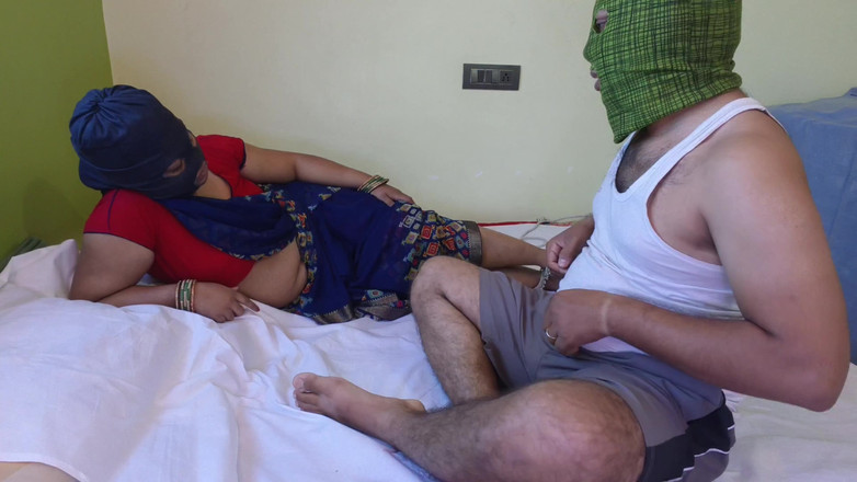 Hotty Mona: Fiul vitreg cu o pulă mare își fute mama vitregă în dormitorul...