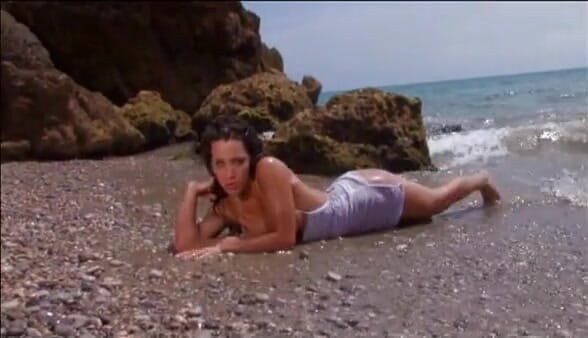 European Classics: La ragazza si bagna sulla spiaggia