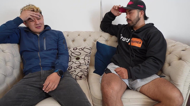 Tommy Santox: 大きな胸の女の子と快楽のためにセックスする - 彼女の口と胸に射精する