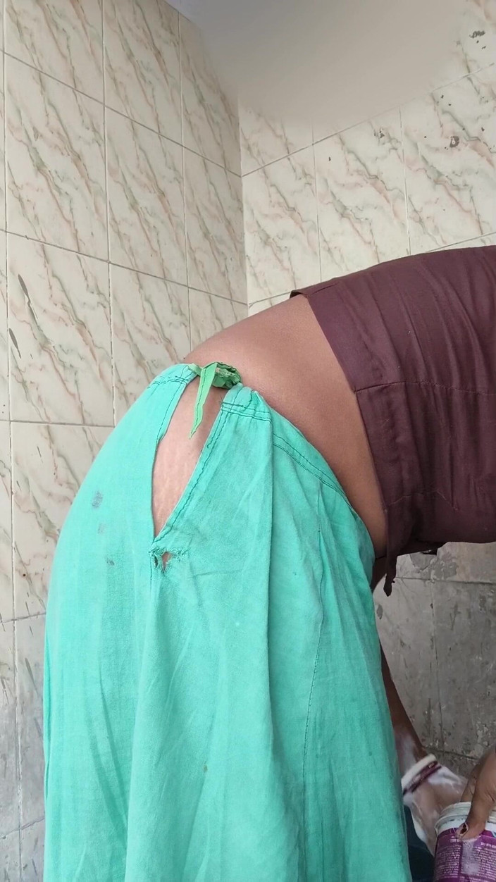 RoboticApple28: Simran bhabhi洗澡户外胸部按压和阴户表演