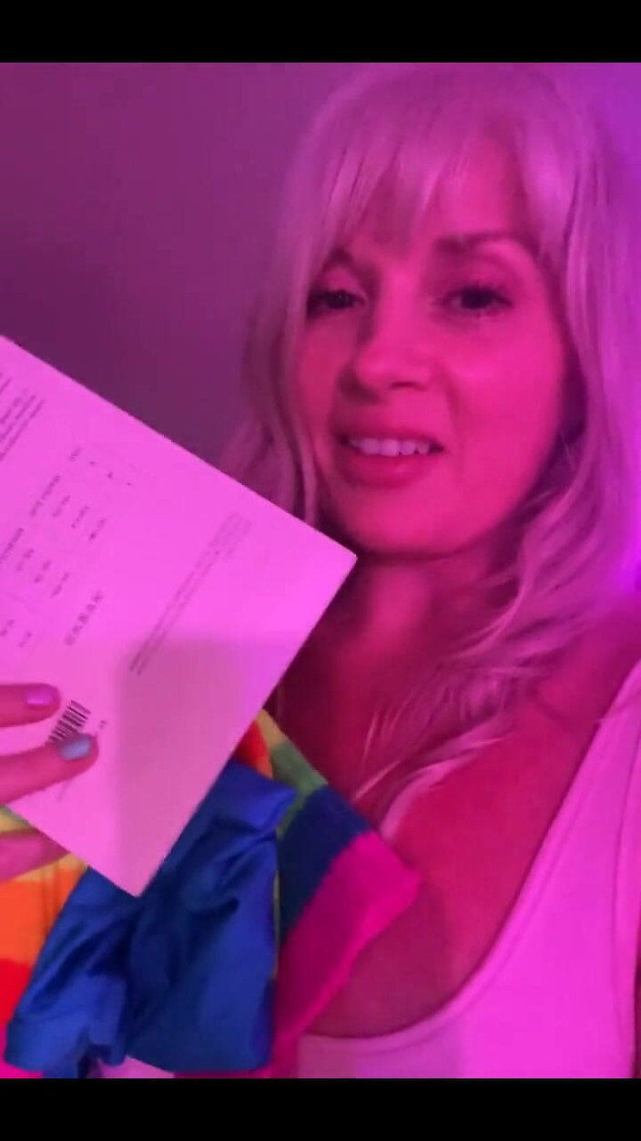 PaintedRose: Rivale zwillinge filmen hinter den kulissen, eingerichtet, szene 1 Es soll...