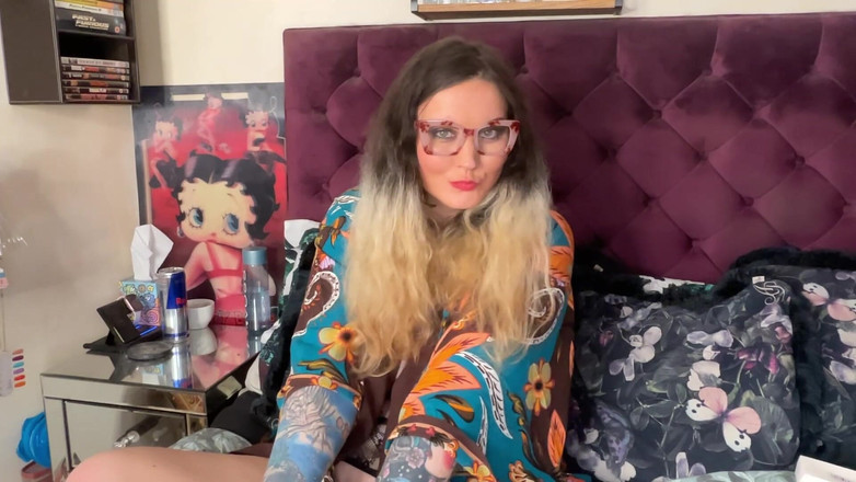 MissFFW: Curvă perversă probează noii ei ochelari gata pentru conținut Geeky