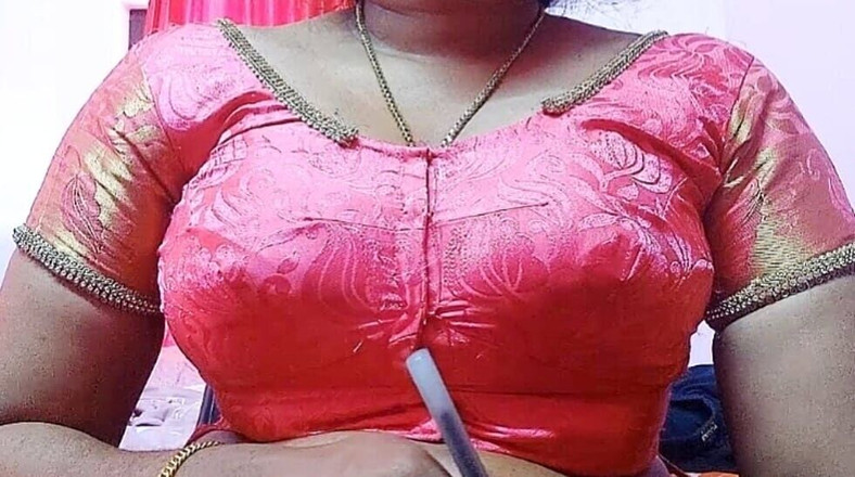 Desi Mohini: Горячий секс деревенской учительницы колледжа в комнате