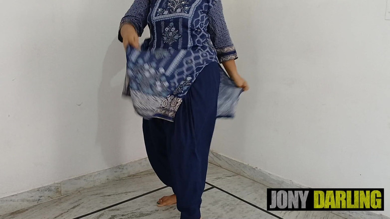 Jony Darling: भारतीय गाती नग्न मुजरा पंजाबी गीत पर