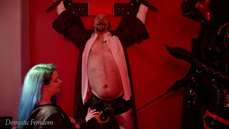 Domestic femdom: Darkside'a boşal