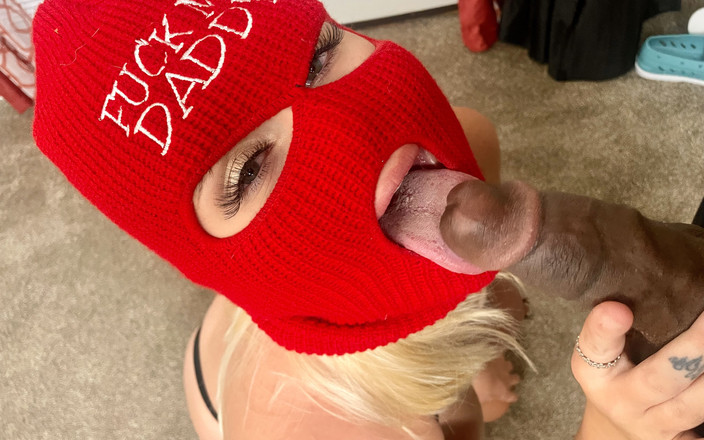 Rico Blaze: Sexy blondýnka Julianna Marie je přistižena při krádeži a dostane...