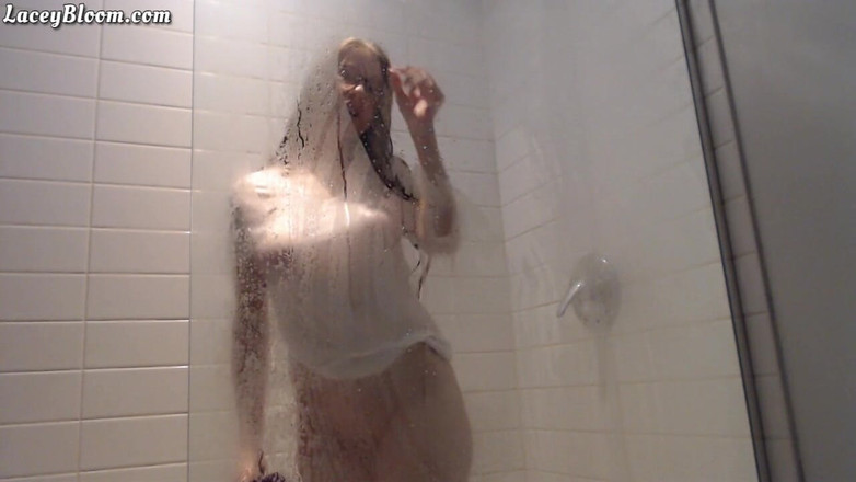 Lacey Bloom: गीली टी-शर्ट शॉवर 12:02
