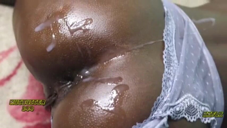 Pretty B: Anale crudo a pecorina, perizoma di lato