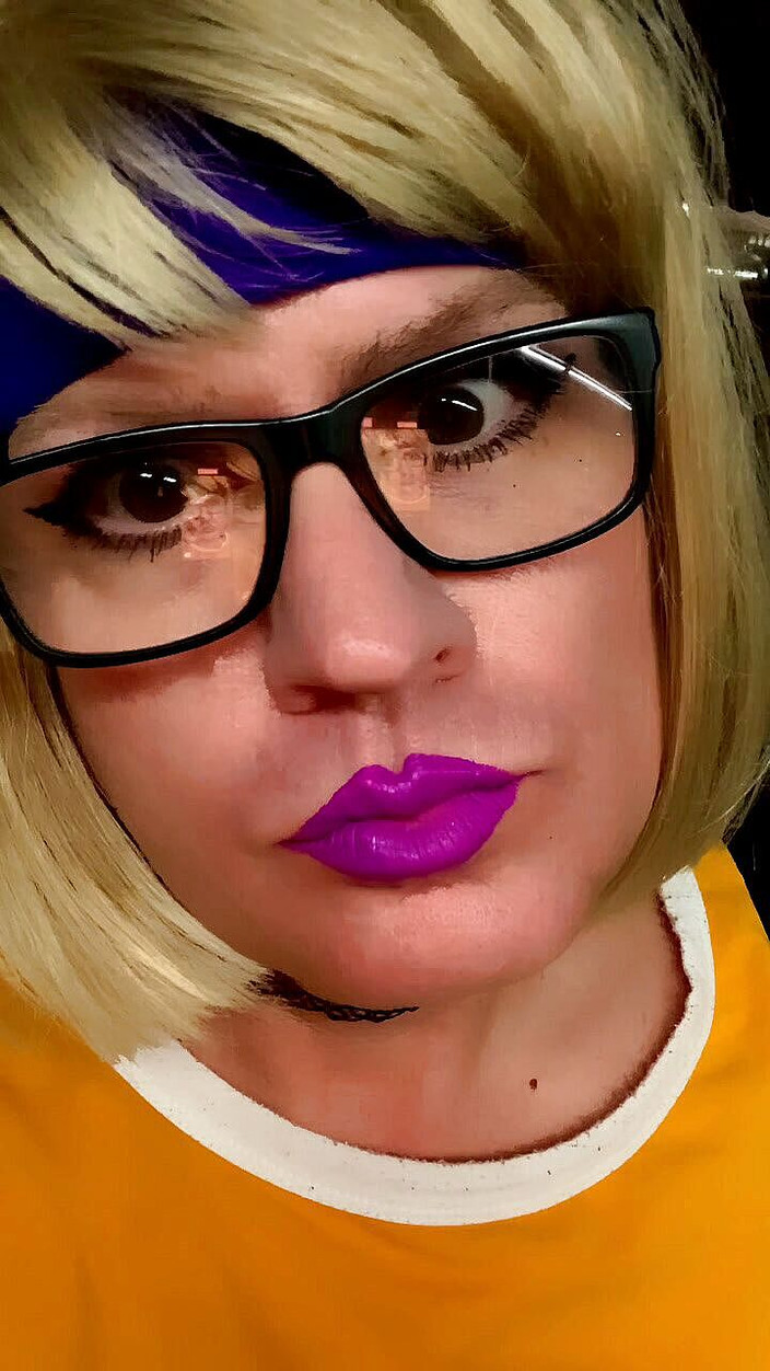 CindieLove: Cindie 喜欢性感的裙子娘腔像阴户一样乱搞阴蒂