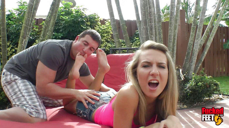 Fucked Feet: Kiara Knight ma najgorętsze stopy w Miami !! JebanaFeet