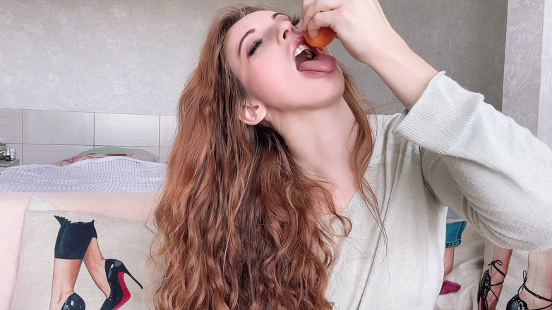 Holy_Red: Deliciosa naranja - ¡trucos de lengua juguetona y desastre jugoso!