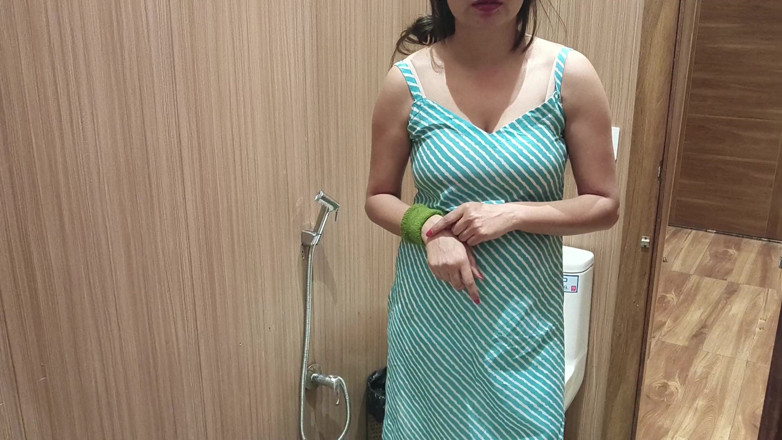 Saarabhabhi6: Bhabhi After Hot Bath Desi Girl Urine with Hindi Audio