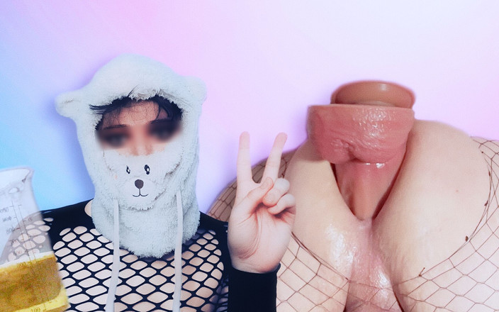 Kamizila: Malý Femboy ničí svůj zadek tvrdým análem, polyká chcanky a...