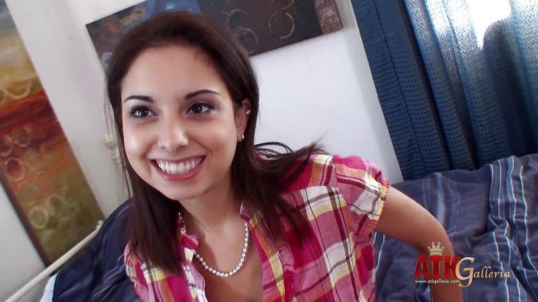 ATKIngdom: Cewek itu suka mainin kontol