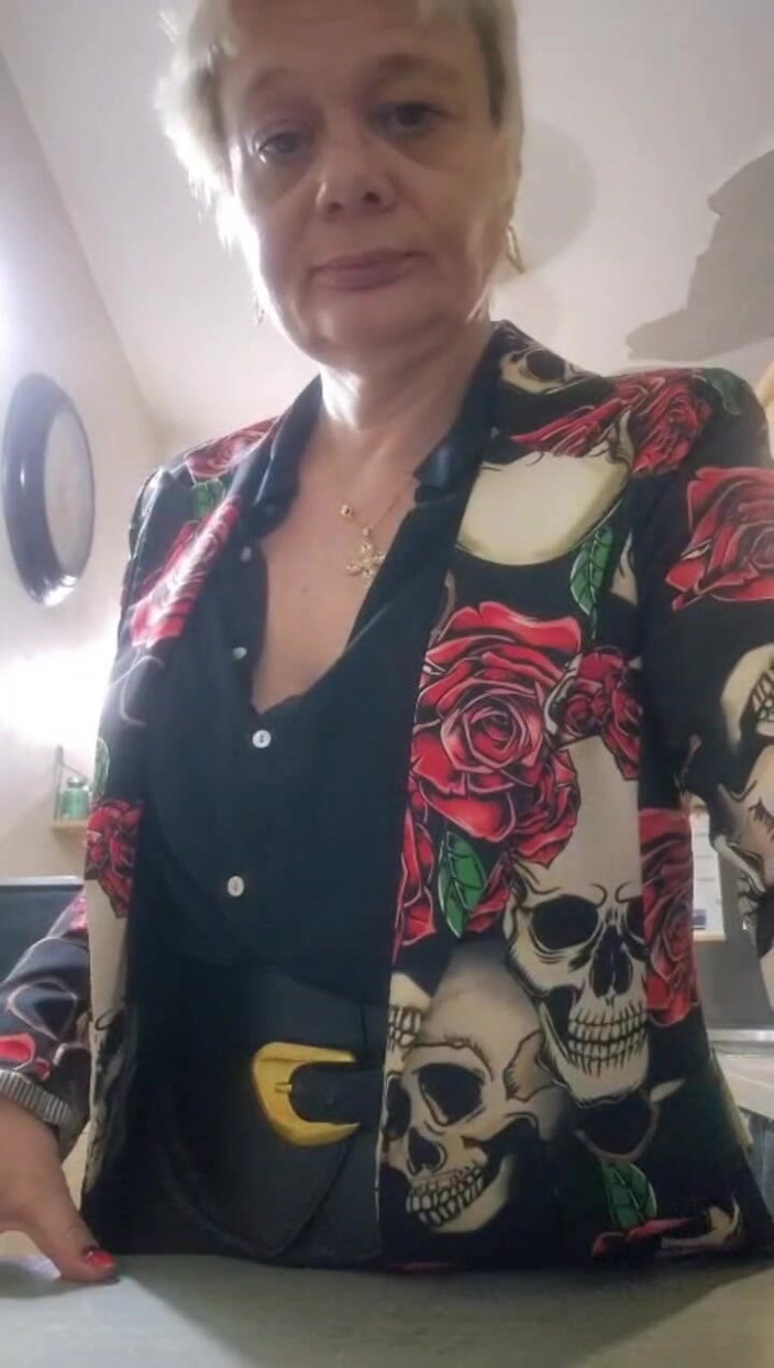 Sofy13: Ahoj, objevuješ zralou MILF, která miluje sex