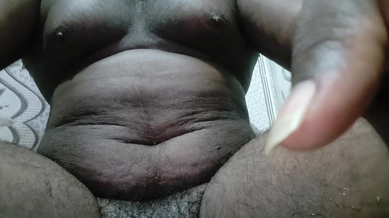 CarvingShovel: Тамільський чувак з гарячими цицьками і сечею