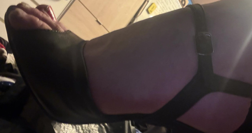 SupremeCharacter26: Feet Fetish Photo-show with Music