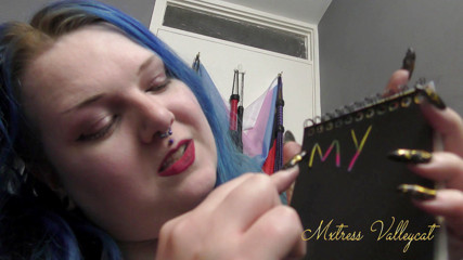 Mxtress Valleycat: Gold foil nails scratching ASMR