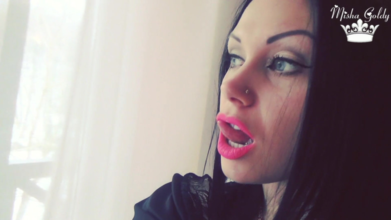 Goddess Misha Goldy: Neon pink lipstick