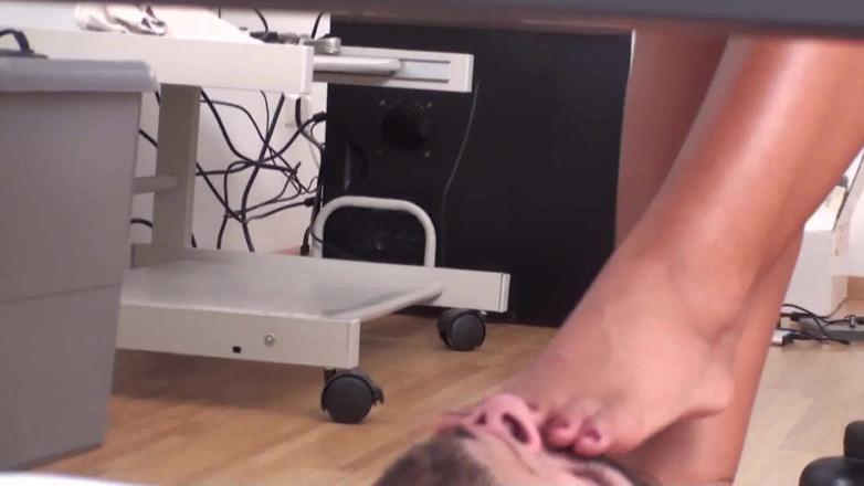 Foot Girls: Foot smelling from sexy blue heels