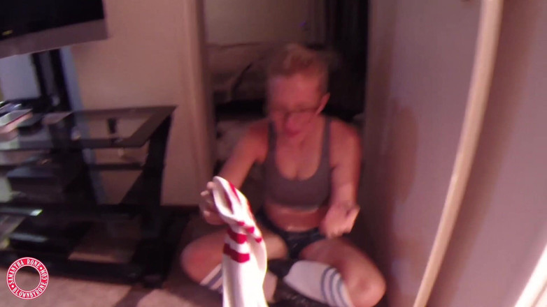 Samantha Rone: Samantha Rone ha i piedi puzzolenti!