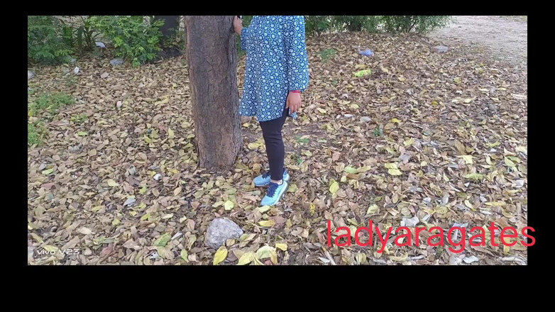 Hotty Jiya Sharmaa: O dono chamou a garota do interior de casa e...