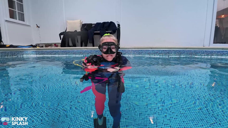 UKCuteGirl Lucy Lauren: Scuba Retreat Day 2 - Secret Pussy Vibe During Lesson