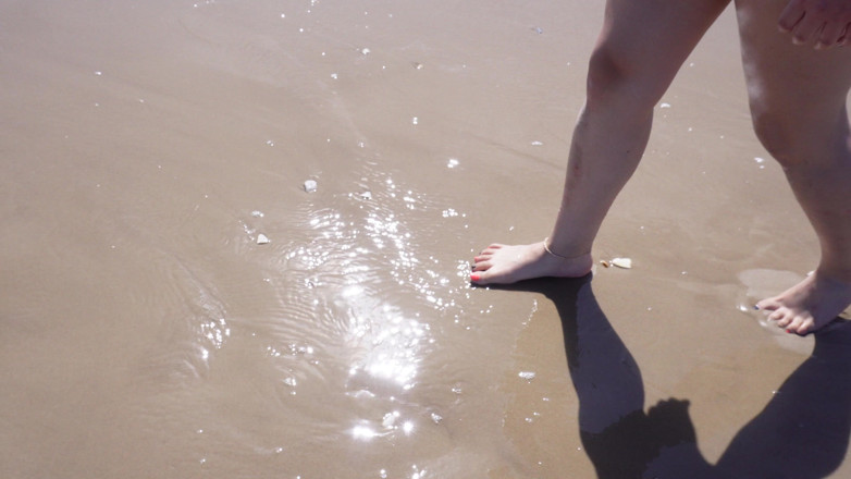 VickyVixen: Flashing My Tits at the Nude Beach