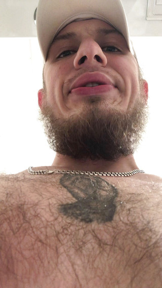 Hunky time: Stăpân fum și dominare