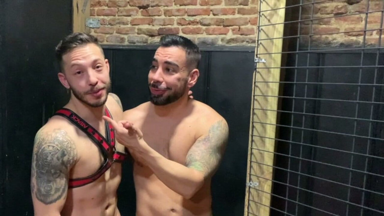 ARAB FUCKERS WITH HUGE COCKS: Người đàn ông cơ bắp làm tình với bạn mình