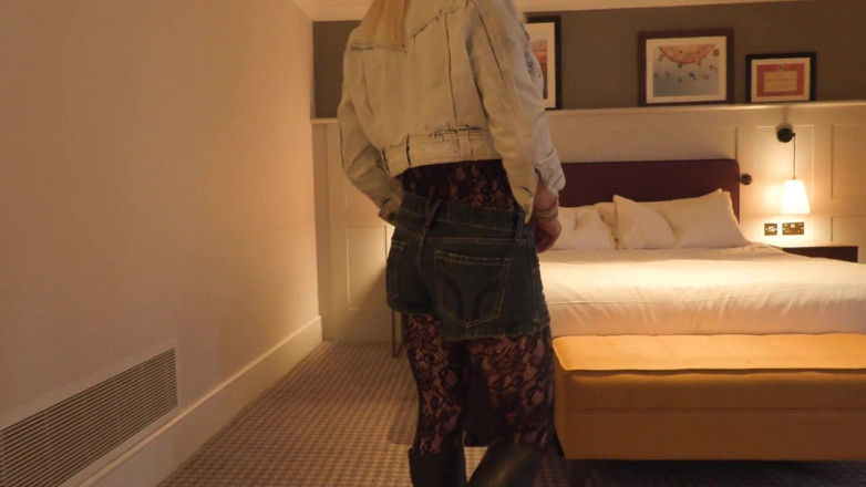 Katie Fox: Huge Transsexual Cum Shot